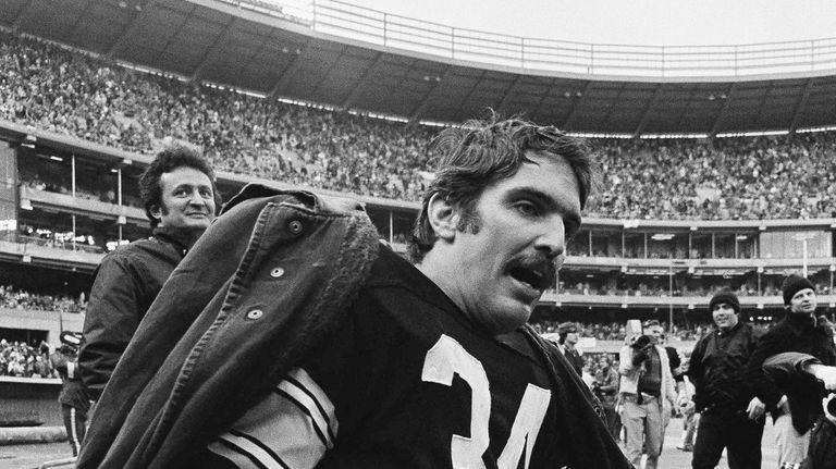 Steelers linebacker Andy Russell takes a break on the bench...