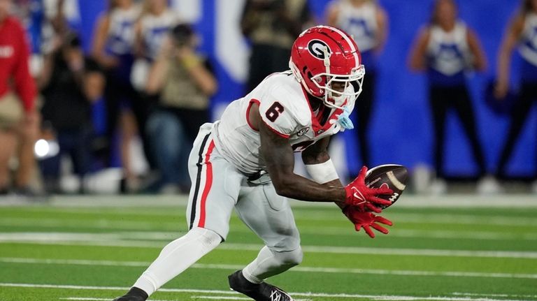 Georgia wide receiver Dominic Lovett makes a catch during the...