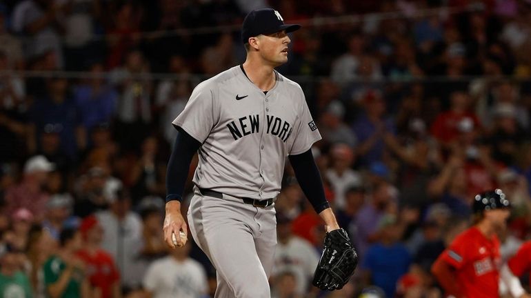 Yankees pitcher Clay Holmes heads back to the mound after giving...