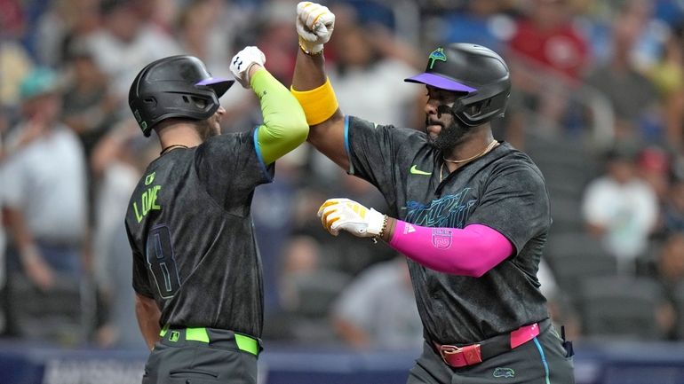 Tampa Bay Rays' Yandy Diaz, right, celebrates his solo home...