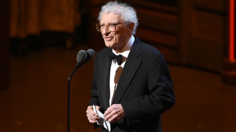 Sheldon Harnick accepts the special Tony Award for lifetime achievement...