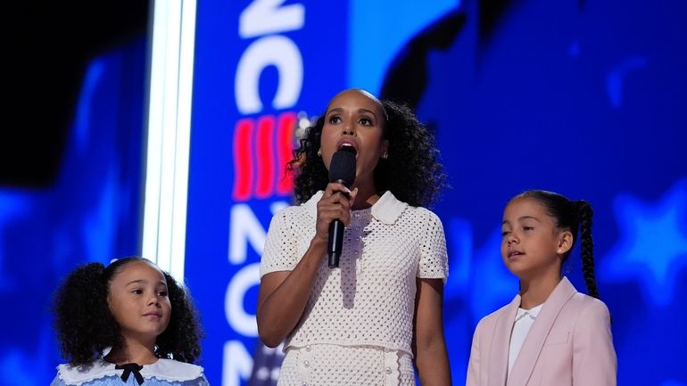 Kerry Washington, center, with grand-nieces of Democratic presidential nominee Vice...