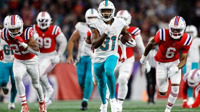 Mostert runs for 2 TDs, Tagovailoa throws for another as Dolphins hold off  Patriots 24-17 - Hawaii Tribune-Herald