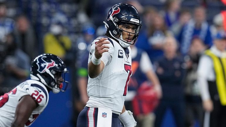 Houston Texans quarterback C.J. Stroud (7) calls a play during...