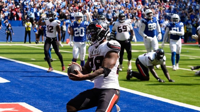 Houston Texans running back Joe Mixon (28) runs to the...