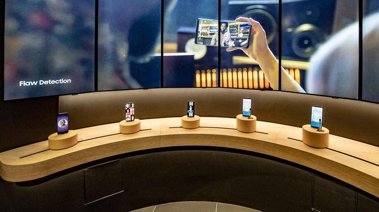 A view of the Samsung store in Roosevelt Field, seen...