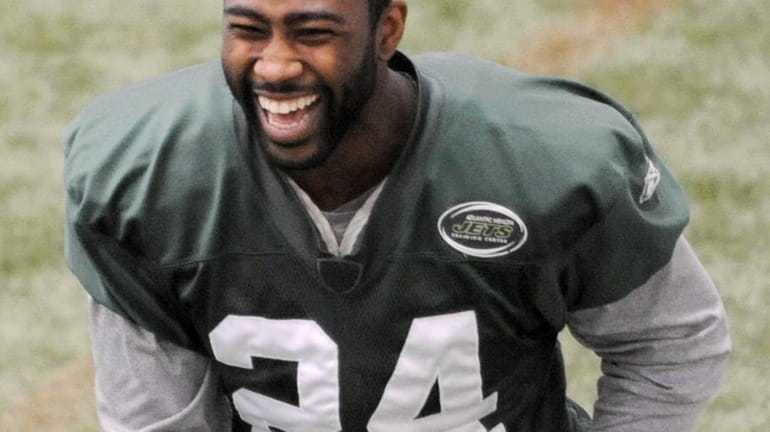 The Jets and cornerback Darrelle Revis have agreed to terms...
