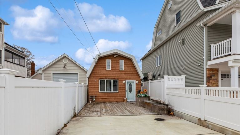 This $428,000 Seaford home contains 1,200 square feet.