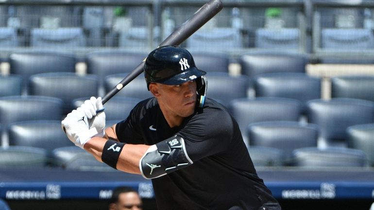 Yankees' Aaron Judge takes batting practice with live pitching at...