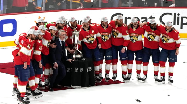 The Florida Panthers pose with the Prince of Wales trophy...