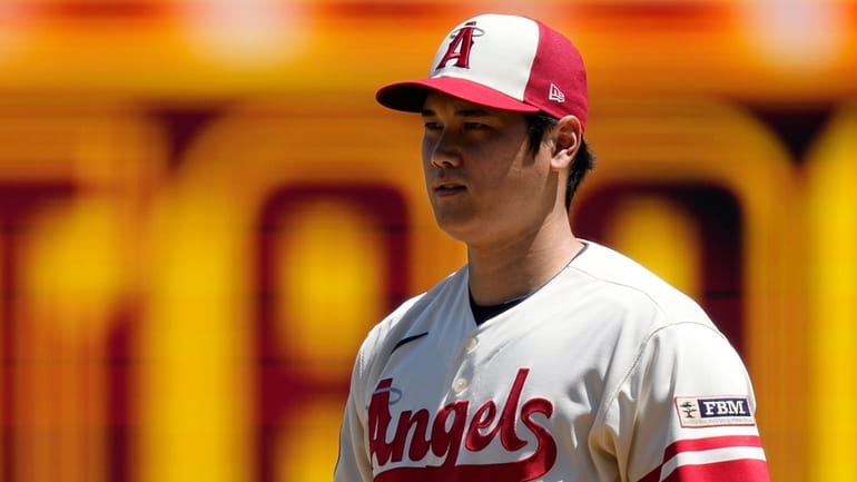 Shohei Ohtani's arm injury won't keep him from hitting in series