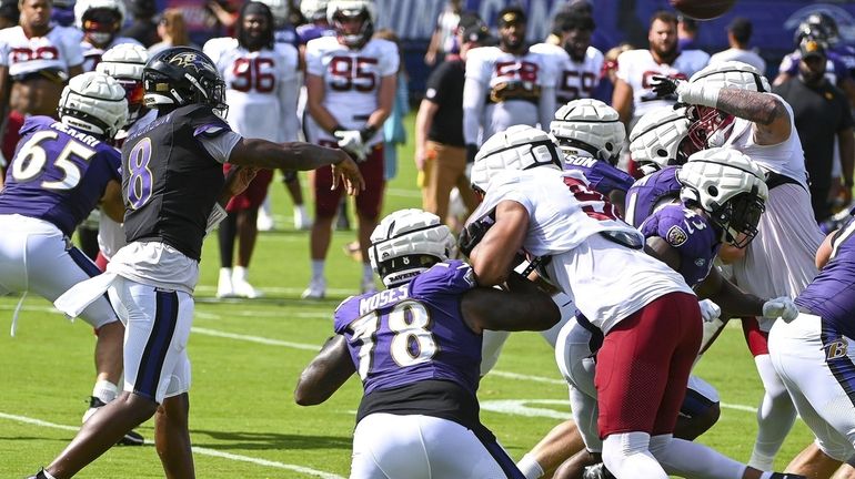 Ravens, Commanders scuffle a bit but give each other high marks after a  joint practice - Newsday