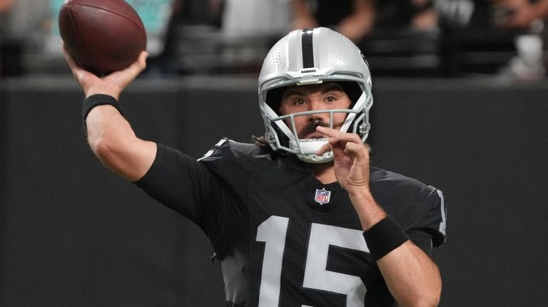 Las Vegas Raiders quarterback Gardner Minshew (15) warms up before...