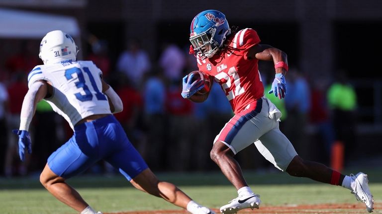 Mississippi running back Henry Parrish Jr. (21) runs the ball...