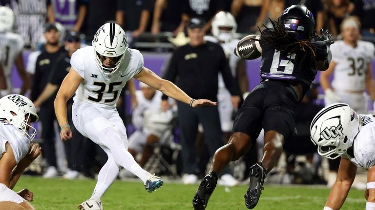 Central Florida place-kicker Colton Boomer (35) has his field goal-attempt...