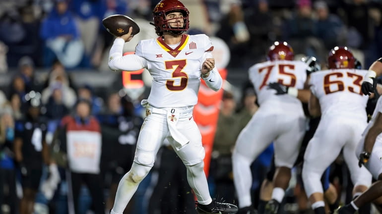 Iowa State quarterback Rocco Becht (3) throws a pass against...