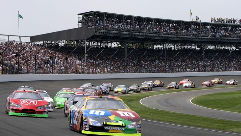 Elliott Sadler leads the field through the first turn on...