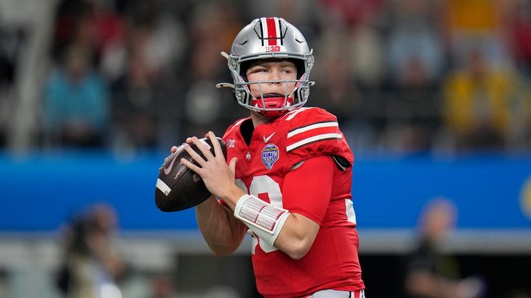 Ohio State quarterback Devin Brown passes against Missouri during the...