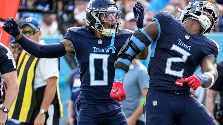 Derrick Henry reminds Titans why he matters as offense posts best game of  season - Newsday