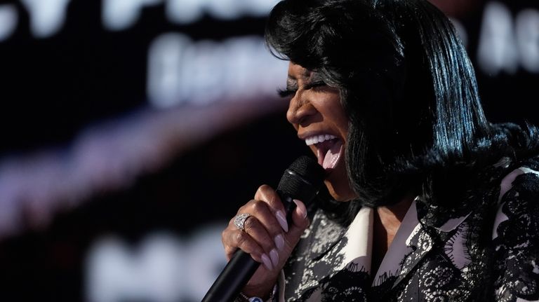 Patty LaBelle performs during the Democratic National Convention Tuesday, Aug....