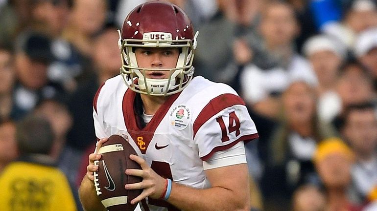 USC quarterback Sam Darnold looks to pass during the first...