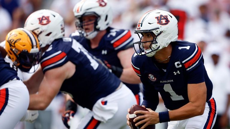 Auburn quarterback Payton Thorne (1) carries the ball during the...