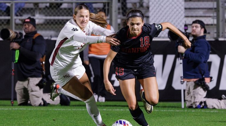 Stanford's Avani Brandt (18) and Florida State's Kaitlyn Zipay, left,...