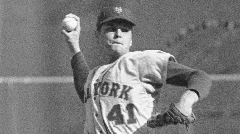 Mets pitcher Tom Seaver throws against the Atlanta Braves in...