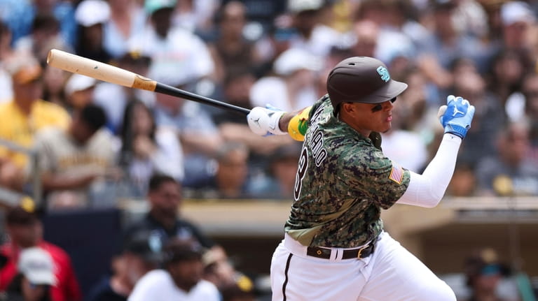 Machado's 2 home runs carry the Padres to a 4-2 win against the