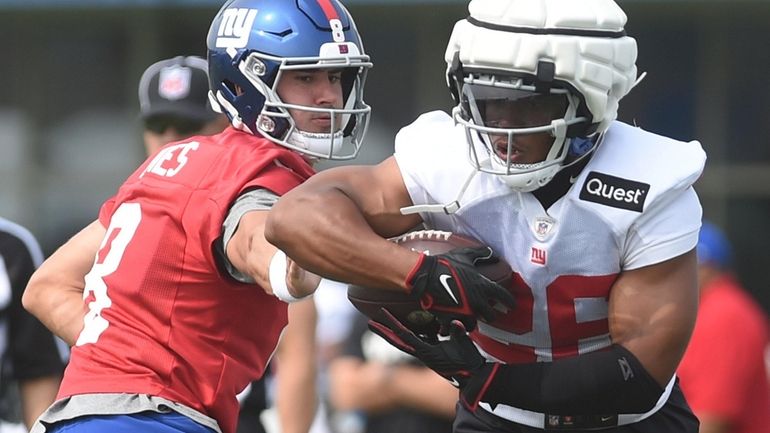 Jones, Waller and Hyatt deliver as Giants offense makes impressive