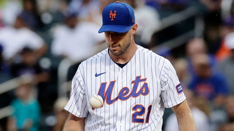 Max Scherzer #21 of the New York Mets stands on...