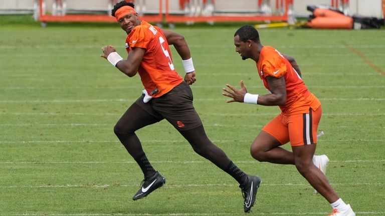 Cleveland Browns quarterbacks Jameis Winston, left, and Deshaun Watson, right,...