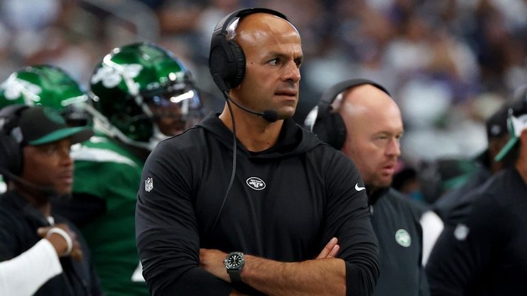 Jets head coach Robert Saleh on the sidelines during the...