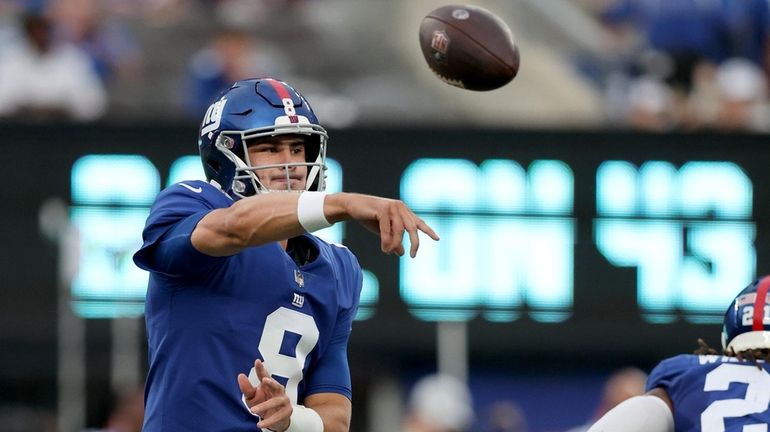 Giants quarterback Daniel Jones (8) passes the ball against the...