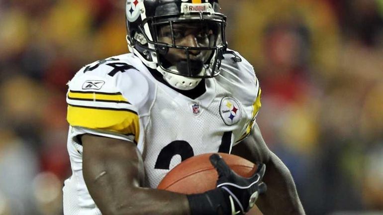 Rashard Mendenhall of the Pittsburgh Steelers runs the football