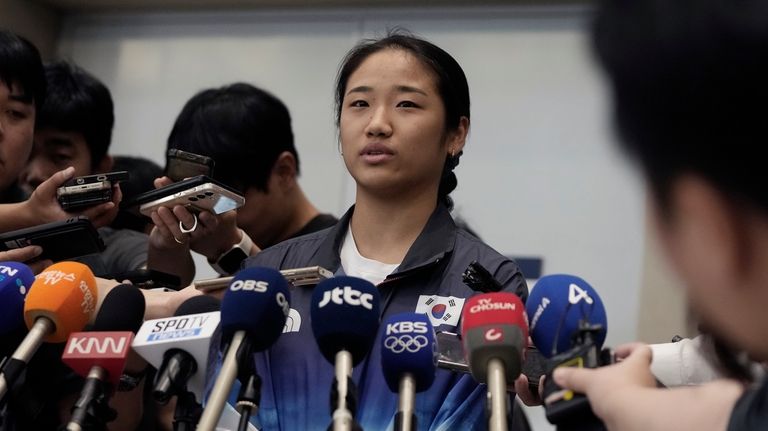 South Korean badminton star An Se-young, the women's singles winner...