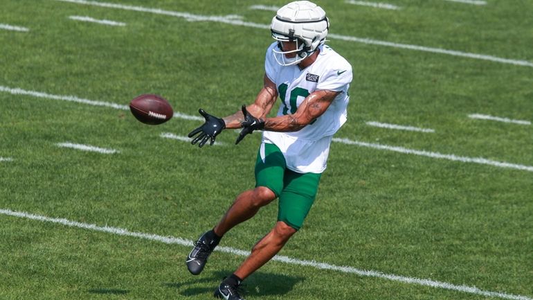 New York Jets wide receiver Allen Lazard during the training...