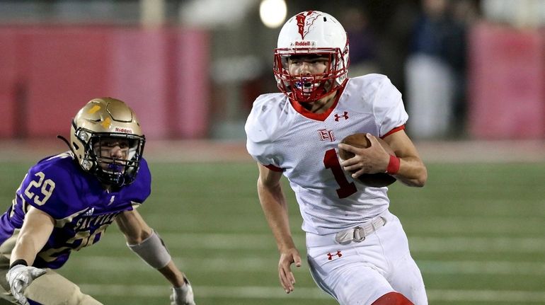 East Islip QB Derek Burrell takes the keeper 31 yards...