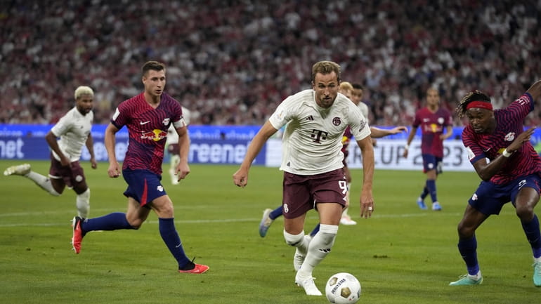 Bayern's Harry Kane controls the ball during the German Super...