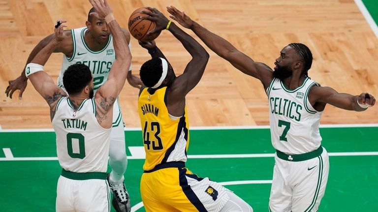 Indiana Pacers forward Pascal Siakam (43) goes up for a...