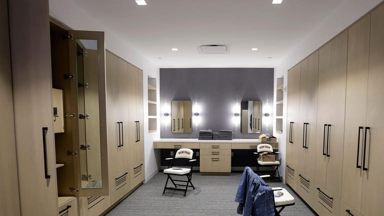 Mets and Yankees add locker room facilities for women employees