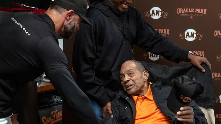 Willie Mays watches Alex Cobb, Giants beat Brewers on 92nd birthday