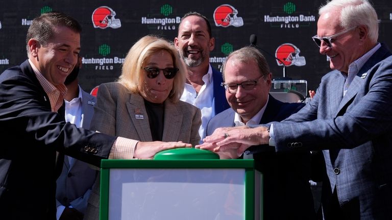 From left, Brant Standridge of Huntington Bank, Dee Haslam, Cleveland...