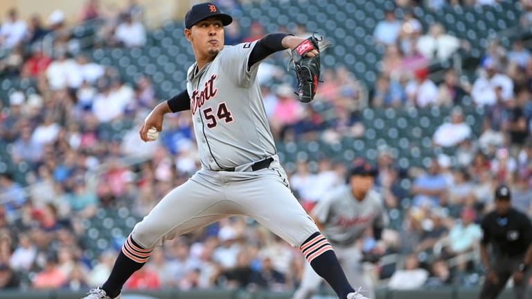 Detroit Tigers starting pitcher Keider Montero (54) throws against the...