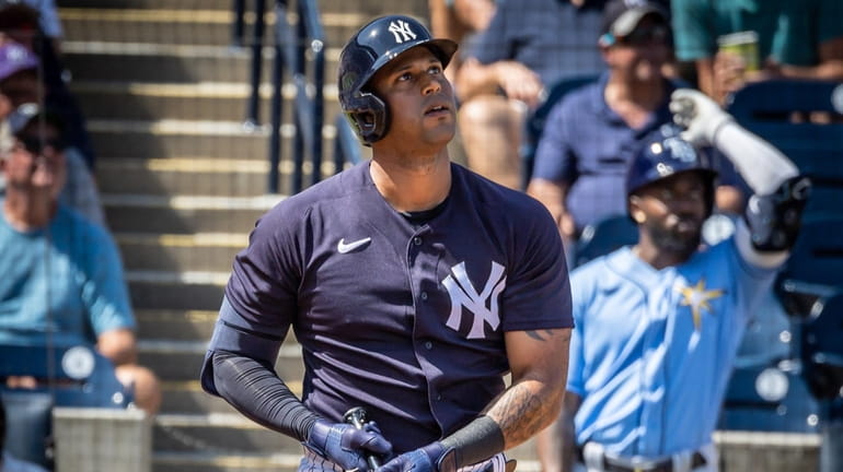 Aaron Hicks hears boos from Yankees fans on road - Newsday