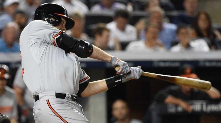 Wieters accepts Orioles' qualifying offer to return in '16