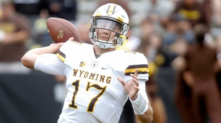 Wyoming QB Josh Allen a big fan of Eli Manning's - Newsday