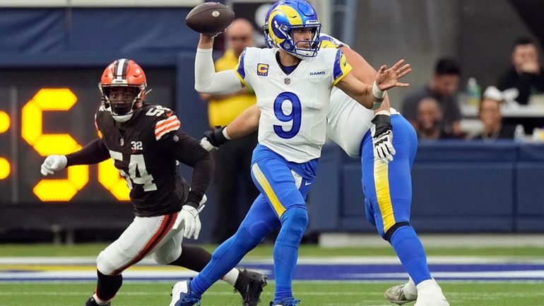 Los Angeles Rams quarterback Matthew Stafford (9) throws on the...