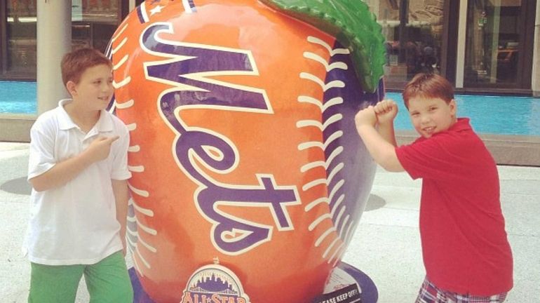 Photo credit: Instagram user jessicawalshnyc | Mets' All-Star apple outside...