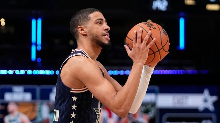 Indiana Pacers guard Tyrese Haliburton (0) shoots during the second...